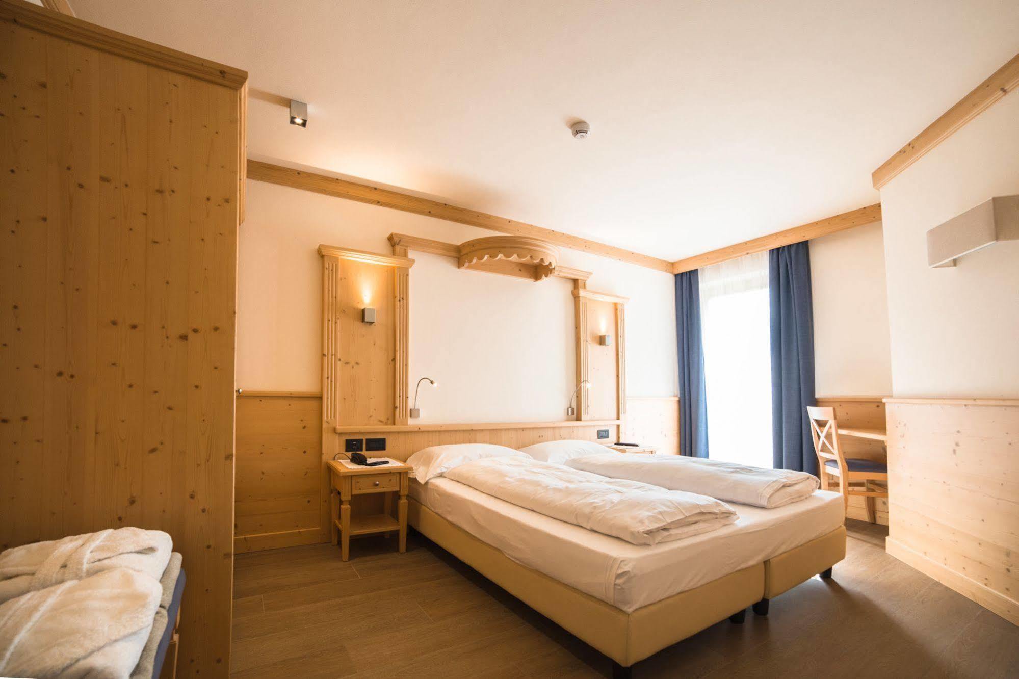 Garni Paradisi - Wellness & 4* Mezzano